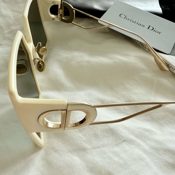 Dior 30Montaigne SU White Oversized Square Sunglasses - Picture 3 of 6
